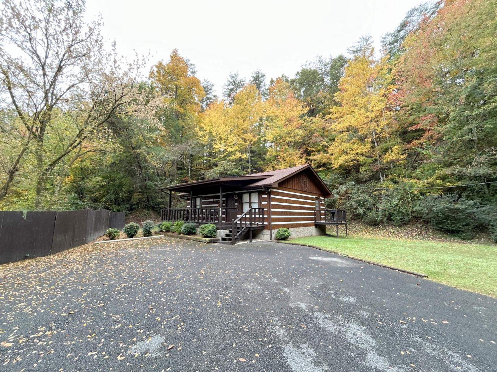 Tucked Away Cabin พิเจนฟอร์จ ภายนอก รูปภาพ